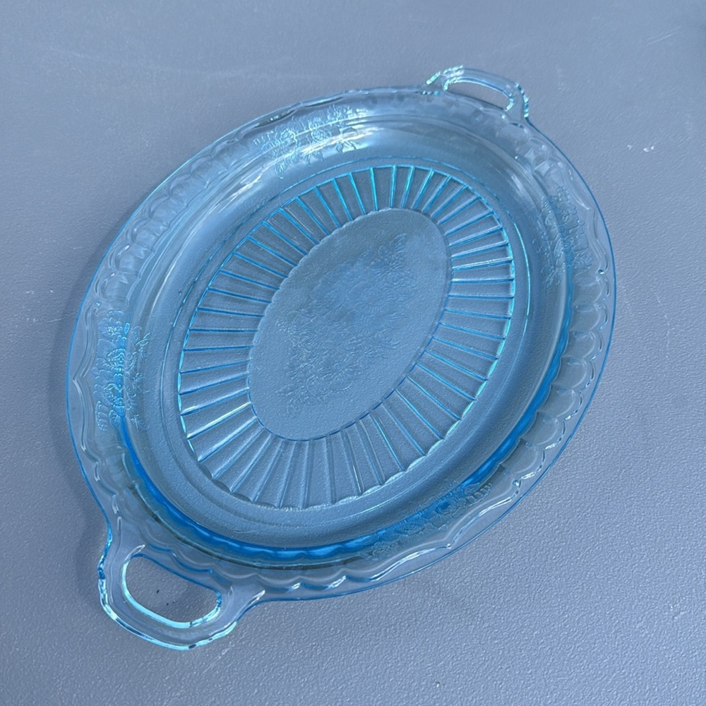 🎀13” Oval Platter Ice Blue Depression glass, Mayfair (Open Rose) pattern.